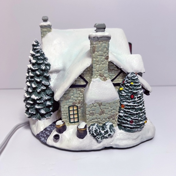 Thomas Kinkade Hawthorne Village Christmas Toy Shop - Picture 5 of 12